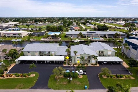 Condo in Cape Coral, Florida, 2 bedrooms  № 1875779 - photo 12
