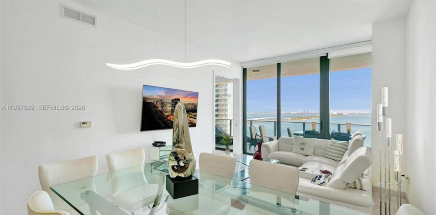 Кондоминиум с 2 спальнями в Майами, Флорида № 2053520