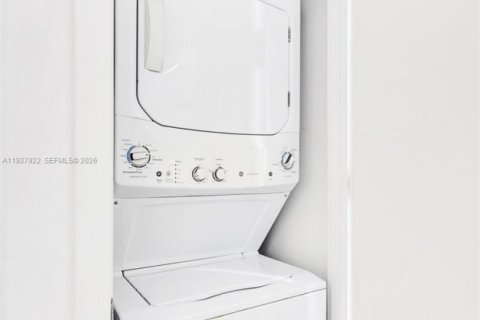 Купить кондоминиум в Майами, Флорида 2 спальни, 106.19м2, № 2053520 - фото 22