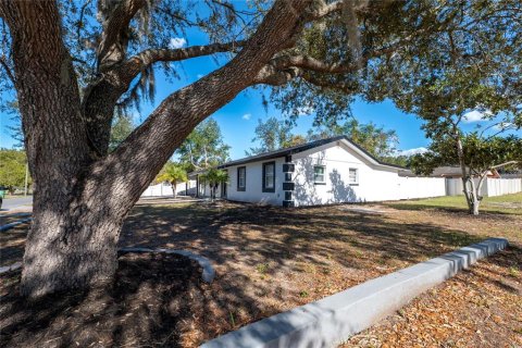 House in Zephyrhills, Florida 4 bedrooms, 211.26 sq.m. № 2207316 - photo 19