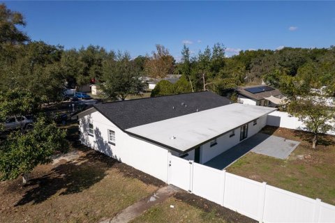 House in Zephyrhills, Florida 4 bedrooms, 211.26 sq.m. № 2207316 - photo 14