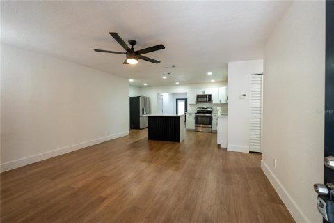 House in Zephyrhills, Florida 4 bedrooms, 211.26 sq.m. № 2207316 - photo 23