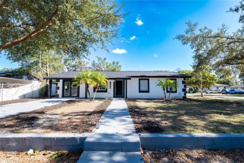 House in Zephyrhills, Florida 4 bedrooms, 211.26 sq.m. № 2207316 - photo 16