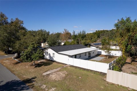 House in Zephyrhills, Florida 4 bedrooms, 211.26 sq.m. № 2207316 - photo 15