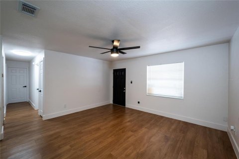 House in Zephyrhills, Florida 4 bedrooms, 211.26 sq.m. № 2207316 - photo 25