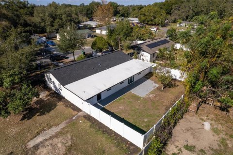 House in Zephyrhills, Florida 4 bedrooms, 211.26 sq.m. № 2207316 - photo 11