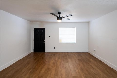 House in Zephyrhills, Florida 4 bedrooms, 211.26 sq.m. № 2207316 - photo 24