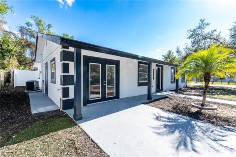House in Zephyrhills, Florida 4 bedrooms, 211.26 sq.m. № 2207316 - photo 20