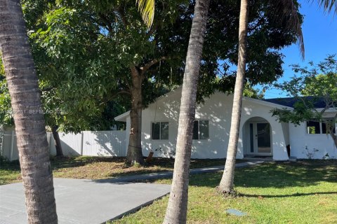 House in Miami, Florida 3 bedrooms, 102.47 sq.m. № 2087965 - photo 25