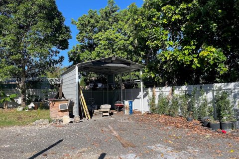 House in Miami, Florida 3 bedrooms, 102.47 sq.m. № 2087965 - photo 18