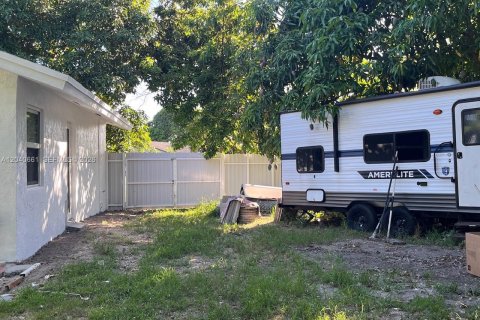 House in Miami, Florida 3 bedrooms, 102.47 sq.m. № 2087965 - photo 22