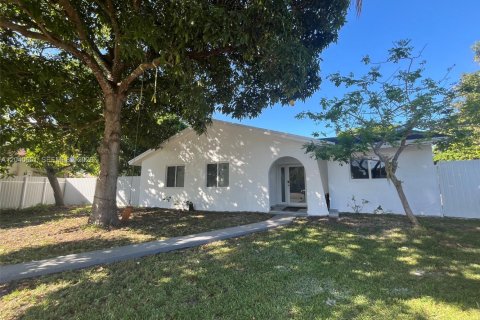 House in Miami, Florida 3 bedrooms, 102.47 sq.m. № 2087965