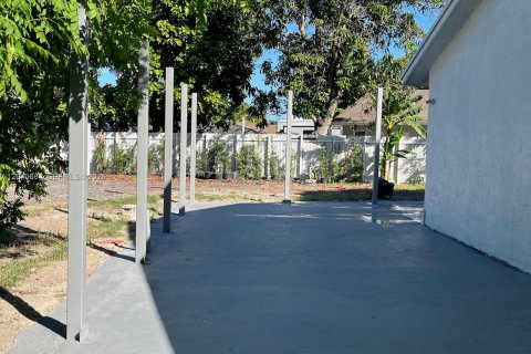 House in Miami, Florida 3 bedrooms, 102.47 sq.m. № 2087965 - photo 23