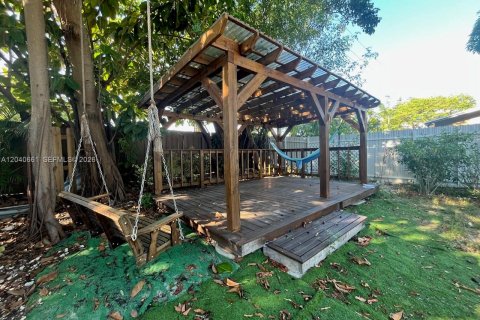 House in Miami, Florida 3 bedrooms, 102.47 sq.m. № 2087965 - photo 17