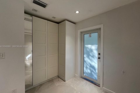 House in Miami, Florida 3 bedrooms, 102.47 sq.m. № 2087965 - photo 12