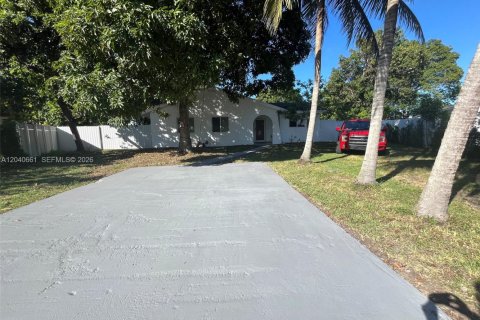 House in Miami, Florida 3 bedrooms, 102.47 sq.m. № 2087965 - photo 24
