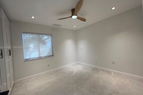 House in Miami, Florida 3 bedrooms, 102.47 sq.m. № 2087965 - photo 9