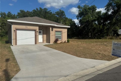 House in DeLand, Florida 3 bedrooms, 139.35 sq.m. № 1719837 - photo 1