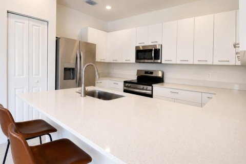 Touwnhouse à vendre à Miami, Floride: 3 chambres, 149.76 m2 № 2304142 - photo 7