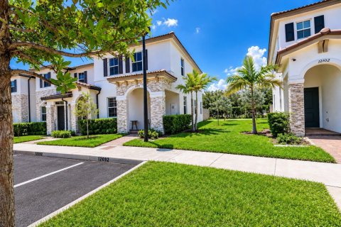 Touwnhouse à vendre à Miami, Floride: 3 chambres, 149.76 m2 № 2304142 - photo 2