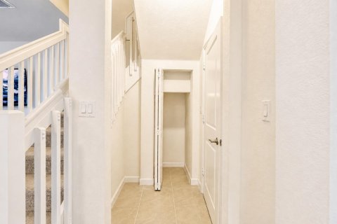 Touwnhouse à vendre à Miami, Floride: 3 chambres, 149.76 m2 № 2304142 - photo 4
