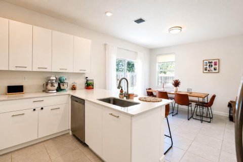 Touwnhouse à vendre à Miami, Floride: 3 chambres, 149.76 m2 № 2304142 - photo 8