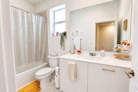 Touwnhouse à vendre à Miami, Floride: 3 chambres, 149.76 m2 № 2304142 - photo 18