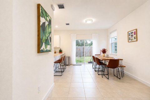 Touwnhouse à vendre à Miami, Floride: 3 chambres, 149.76 m2 № 2304142 - photo 6