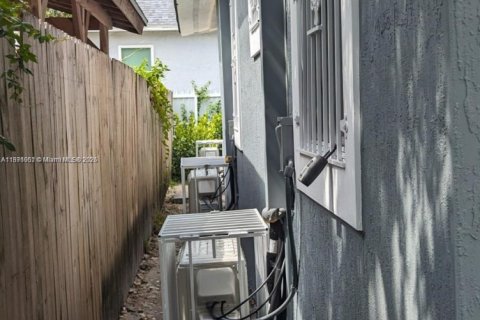 Villa ou maison à louer à Miami, Floride: 1 chambre, 51.1 m2 № 1922633 - photo 18