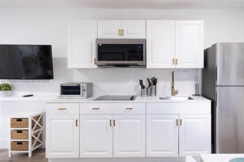 Villa ou maison à louer à Miami, Floride: 1 chambre, 51.1 m2 № 1922633 - photo 13