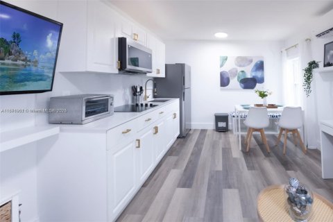 Villa ou maison à louer à Miami, Floride: 1 chambre, 51.1 m2 № 1922633 - photo 4