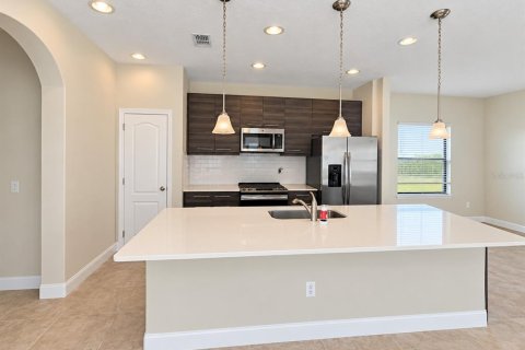 Casa en venta en Haines City, Florida, 4 dormitorios, 223.34 m2 № 2387737 - foto 2
