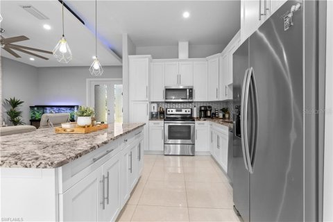 House in Naples, Florida 3 bedrooms, 158.77 sq.m. № 1561296 - photo 12