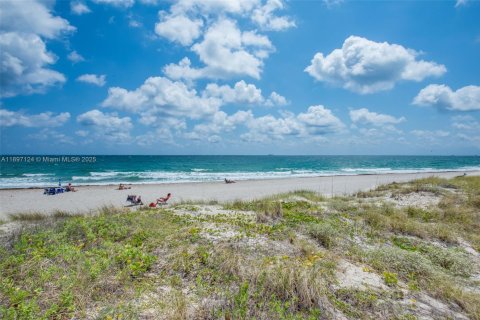 Купить кондоминиум в Помпано-Бич, Флорида 1 спальня, 55.74м2, № 1954063 - фото 14