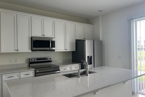 Adosado en alquiler en Kissimmee, Florida, 3 dormitorios, 129.51 m2 № 2229650 - foto 4