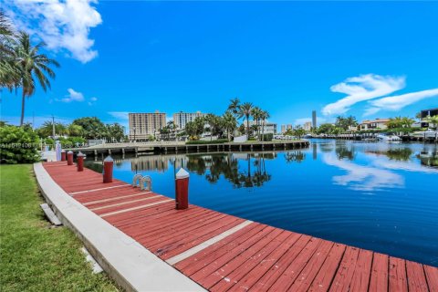 Condo in Hallandale Beach, Florida, 2 bedrooms  № 1867761 - photo 28