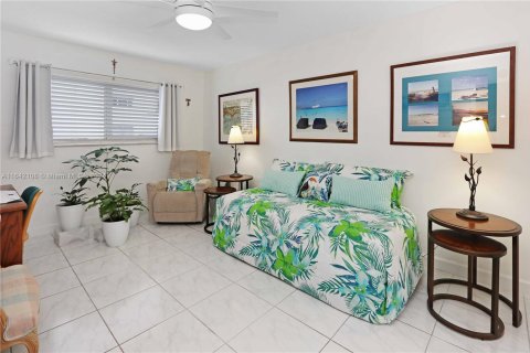 Condo in Hallandale Beach, Florida, 2 bedrooms  № 1867761 - photo 22