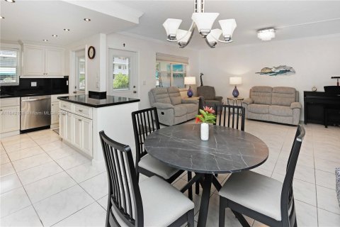 Condo in Hallandale Beach, Florida, 2 bedrooms  № 1867761 - photo 13