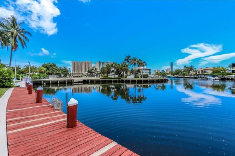 Condo in Hallandale Beach, Florida, 2 bedrooms  № 1867761 - photo 30