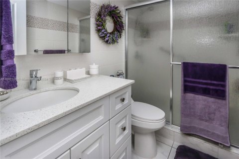 Condo in Hallandale Beach, Florida, 2 bedrooms  № 1867761 - photo 26