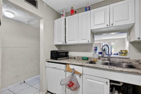 Copropriété à vendre à North Miami, Floride: 2 chambres, 97.18 m2 № 1966274 - photo 6