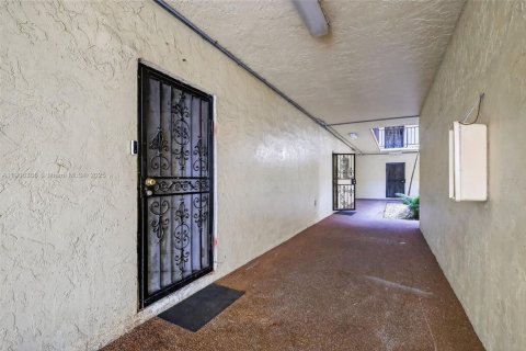 Copropriété à vendre à North Miami, Floride: 2 chambres, 97.18 m2 № 1966274 - photo 2