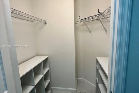 Copropriété à vendre à Surfside, Floride: 1 chambre, 70.33 m2 № 2089791 - photo 20