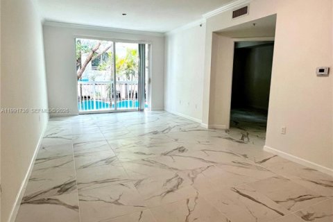 Copropriété à vendre à Surfside, Floride: 1 chambre, 70.33 m2 № 2089791 - photo 12