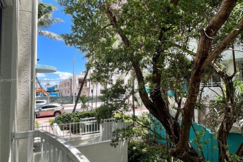 Copropriété à vendre à Surfside, Floride: 1 chambre, 70.33 m2 № 2089791 - photo 22