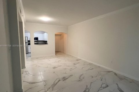 Copropriété à vendre à Surfside, Floride: 1 chambre, 70.33 m2 № 2089791 - photo 8