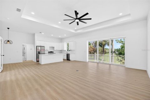Villa ou maison à vendre à Punta Gorda, Floride: 4 chambres, 177.91 m2 № 2201004 - photo 3