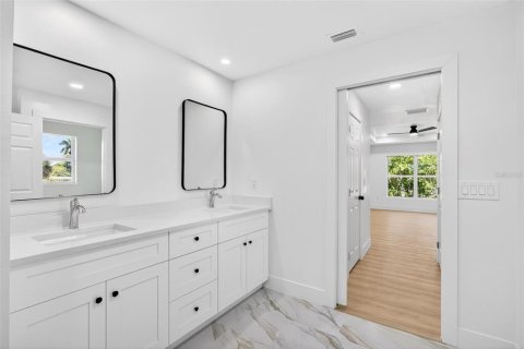 Villa ou maison à vendre à Punta Gorda, Floride: 4 chambres, 177.91 m2 № 2201004 - photo 24