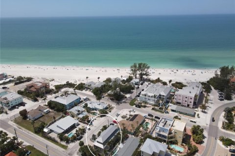 Casa en venta en Holmes Beach, Florida, 3 dormitorios, 187.29 m2 № 1912541 - foto 1