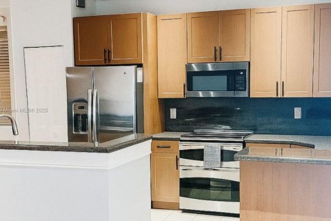 House in Weston, Florida 4 bedrooms, 175.59 sq.m. № 1945600 - photo 3